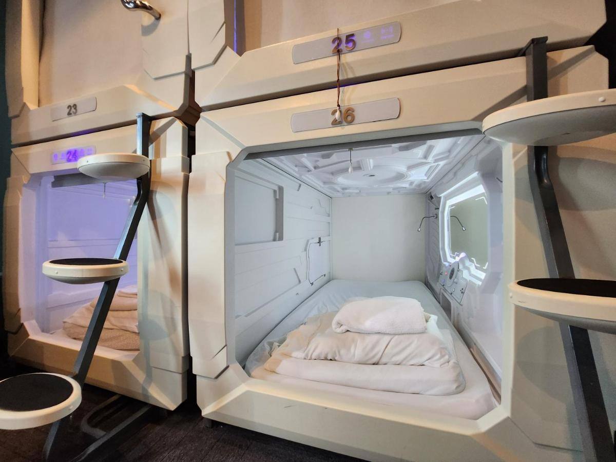 capsule hotel